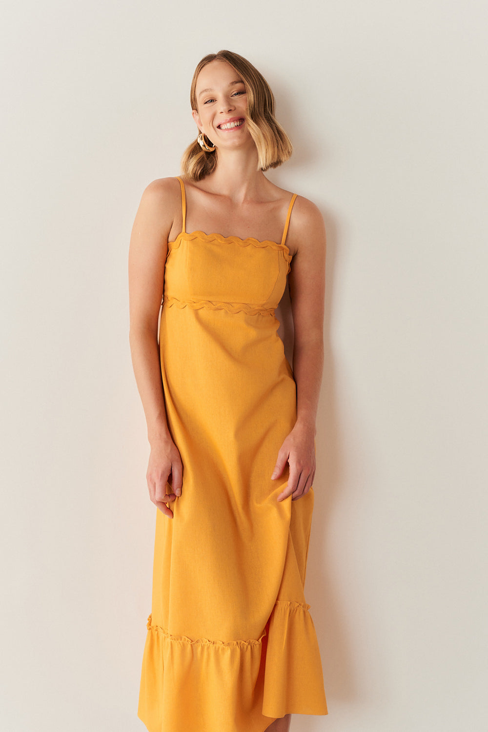 Vestido Midi de Linho casual com Detalhe em Sianinha - Pamplona Mango