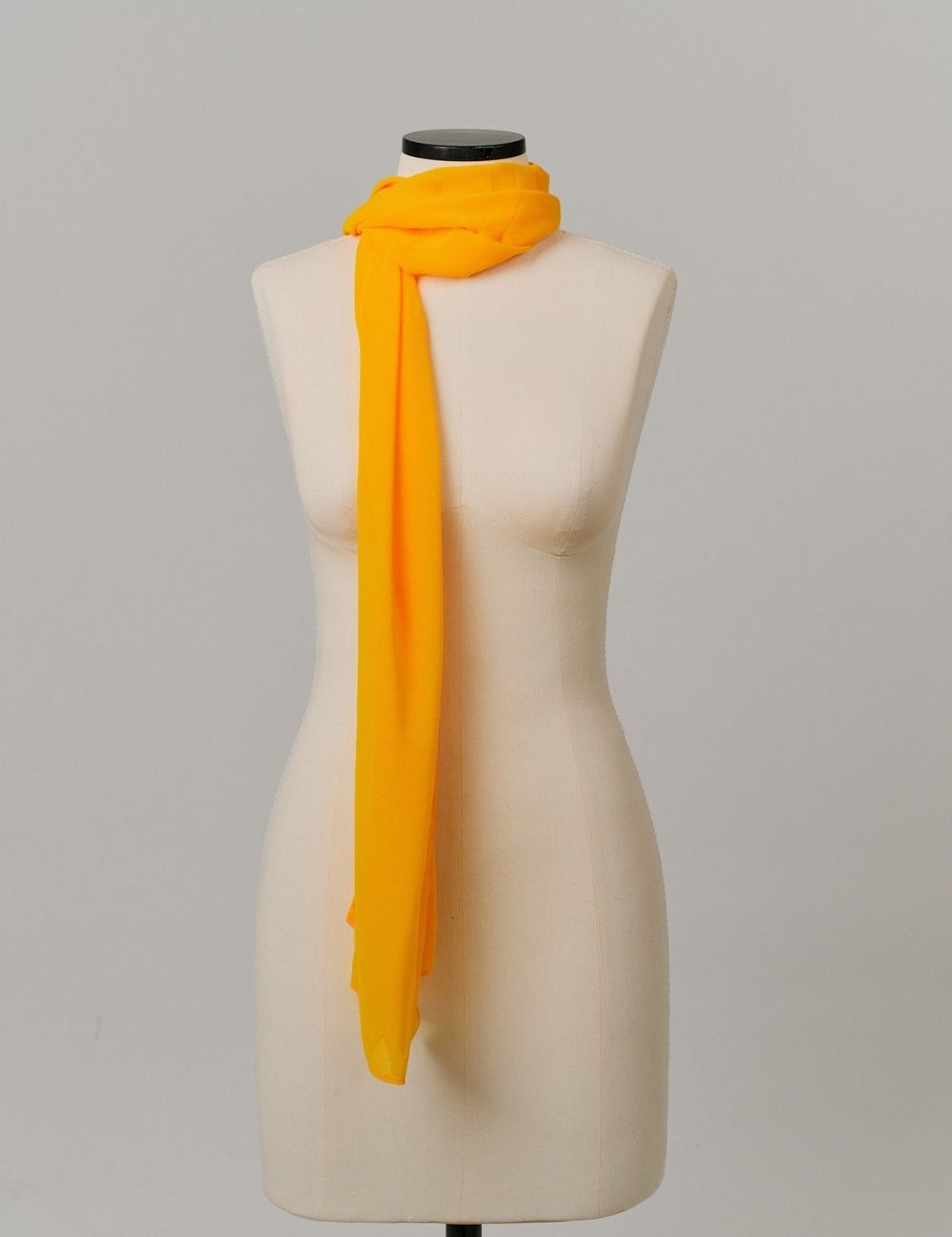 echarpe_quadrada_amarelo_manga_2422_1_81f4d5f97563e4809214a53c4ea2091d.jpg