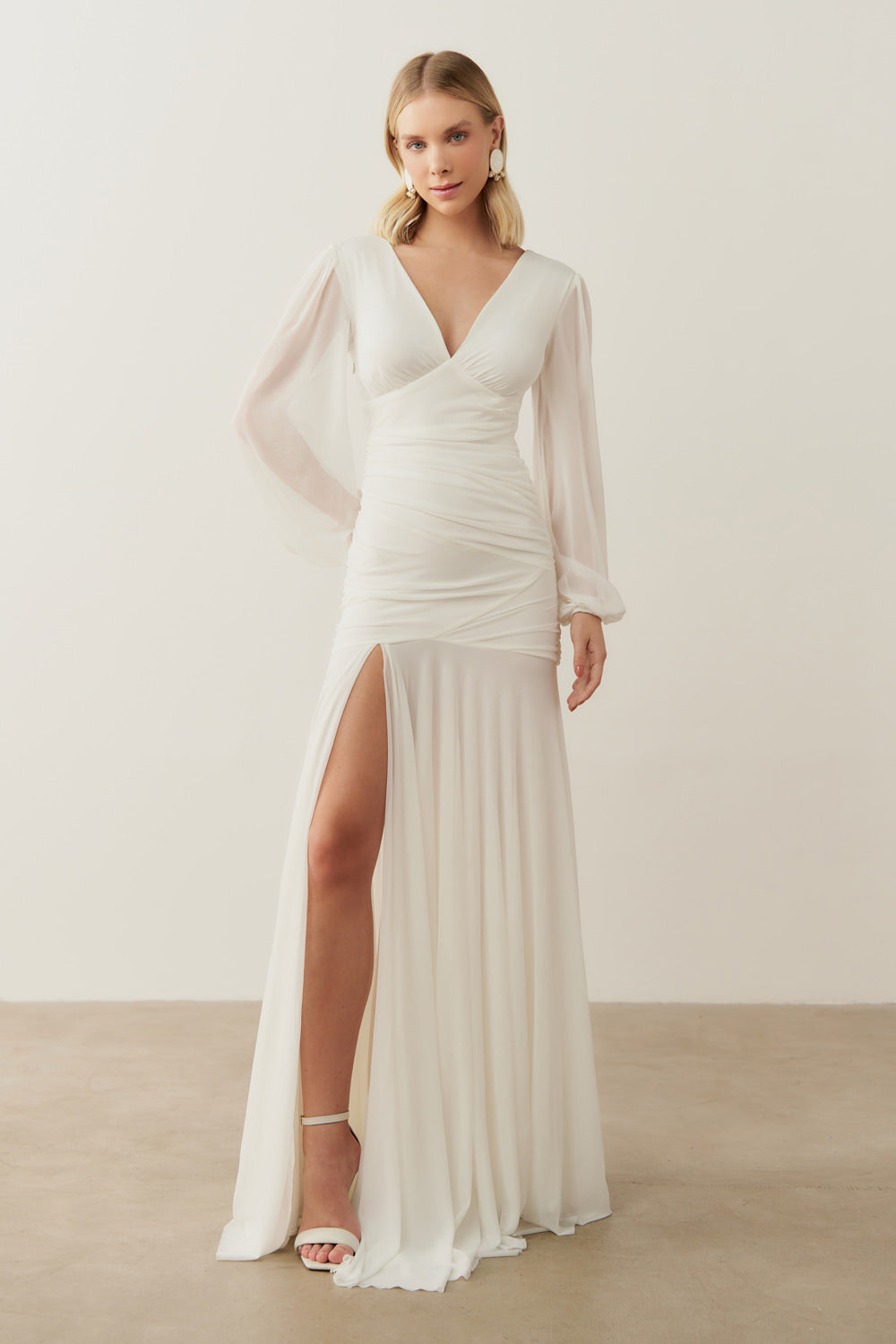 Vestido de Festa Longo com Mangas Longas e Fenda - Núbia Off White