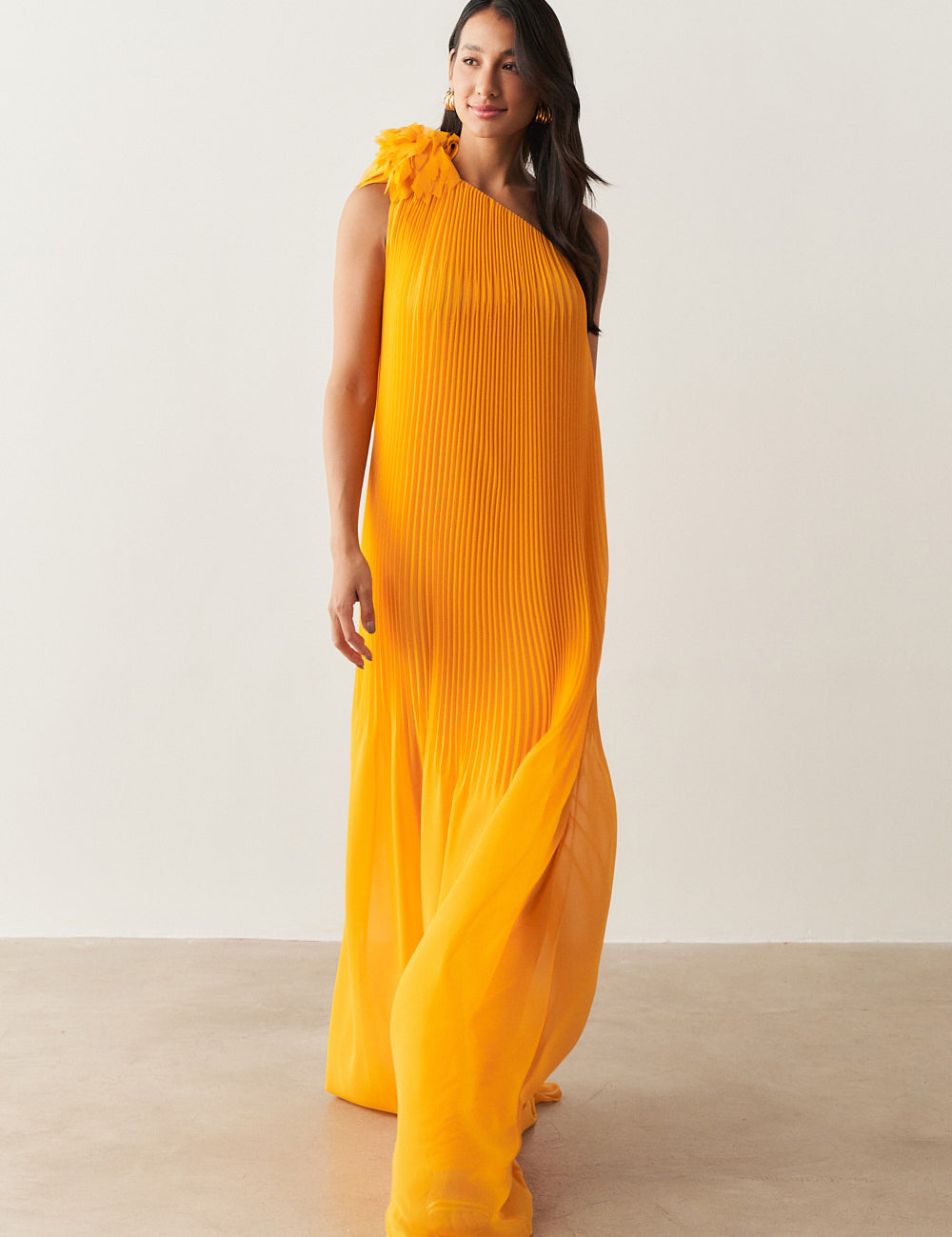vestido_de_festa_longo_e_plissado_com_decote_ombro_unico_paris_amarelo_1490_2_72eefe10e803723809419fc7c125e674.jpg