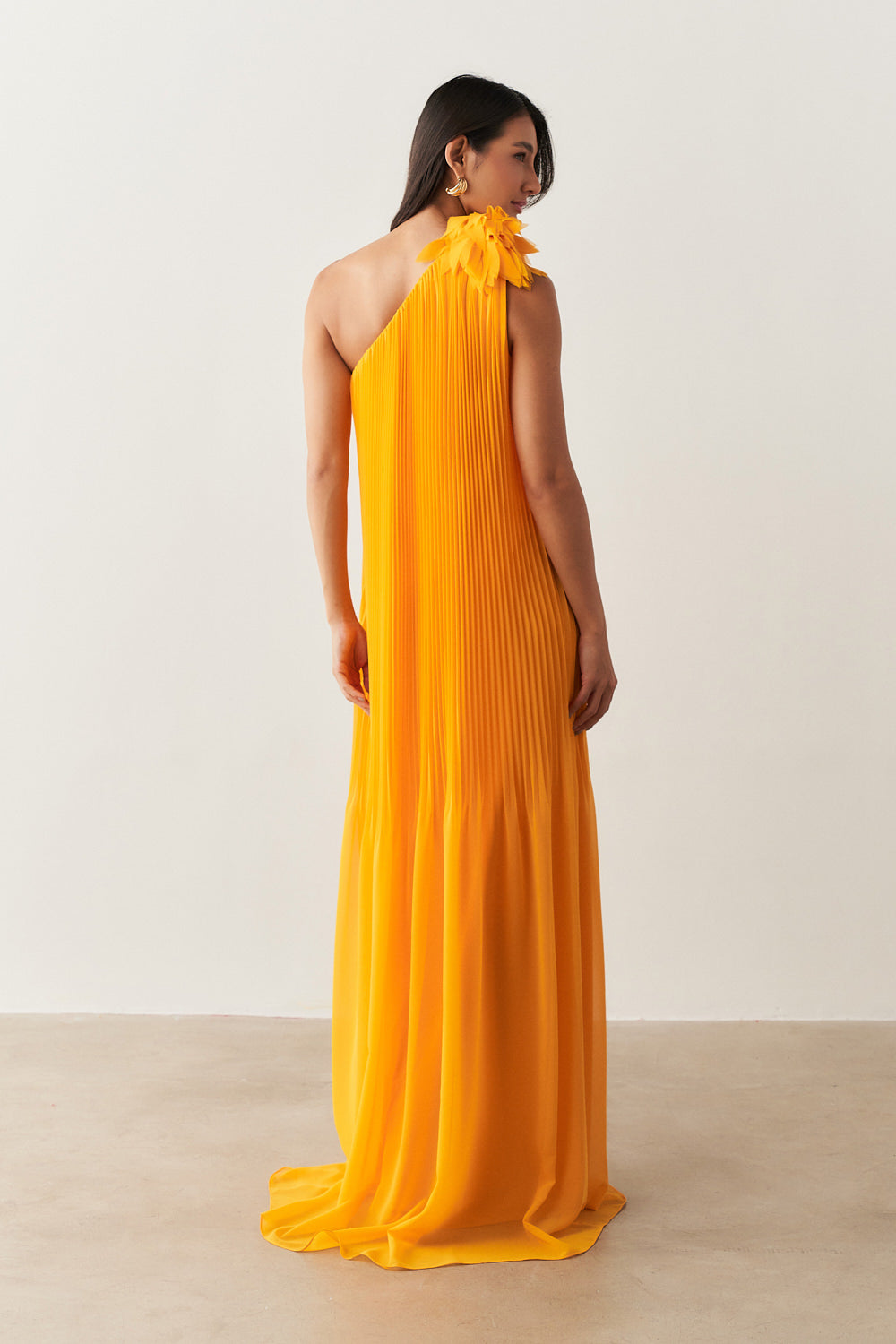 Vestido de Festa Longo e Plissado com Decote Ombro Único - Paris Amarelo Manga