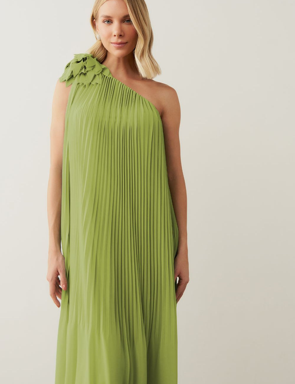 vestido_de_festa_longo_e_plissado_com_decote_ombro_unico_paris_matcha_2368_2_8d5782dee12e0a396ae180a57e48f12f.jpg