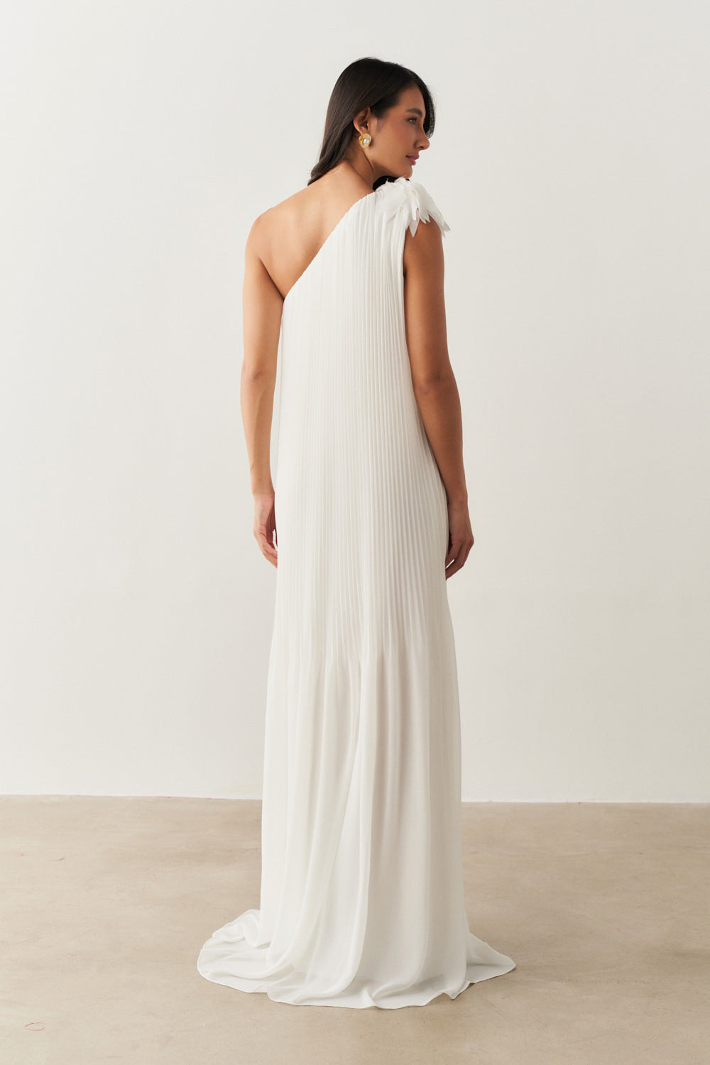 Vestido de Festa Longo e Plissado com Decote Ombro Único - Paris Off White