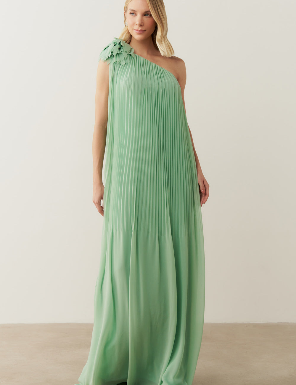 vestido_de_festa_longo_e_plissado_com_decote_ombro_unico_paris_verde_menta_954_1_eb6f4da32516803fdc8c4c0c750915b1.jpg