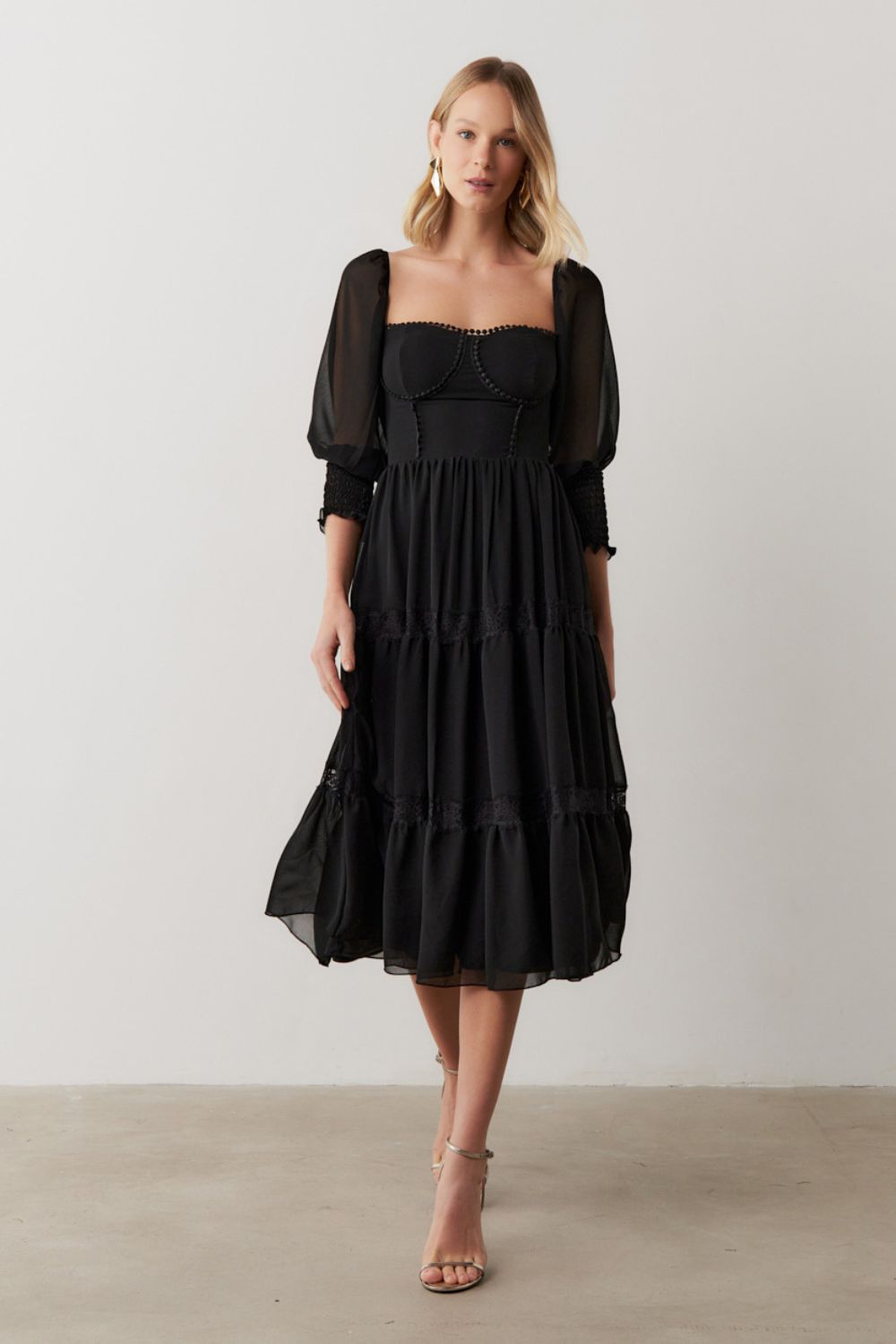 Vestido Midi com Detalhe em Renda Guipir  - Aiko Preto