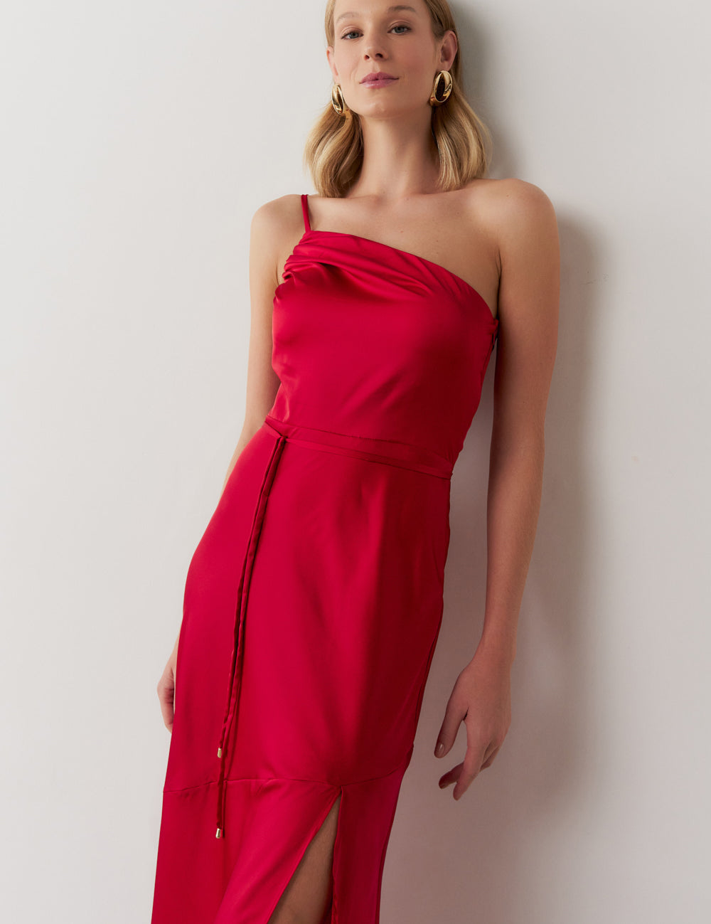 vestido_long_midi_de_cetim_um_ombro_so_com_fenda_lateral_jordania_vermelho_1140_2_3a8069562dd4a1fce629893cca103c44.jpg