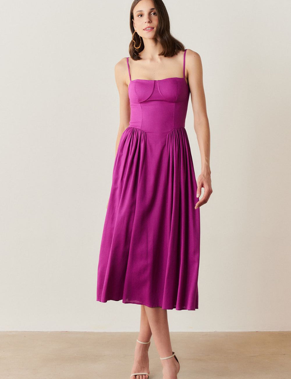 vestido_long_midi_em_viscolinho_cintura_baixa_com_franzido_e_busto_demarcado_zurich_fucsia_1744_2_56d0dc1662349219bbb0f737fbf03b8f.jpg