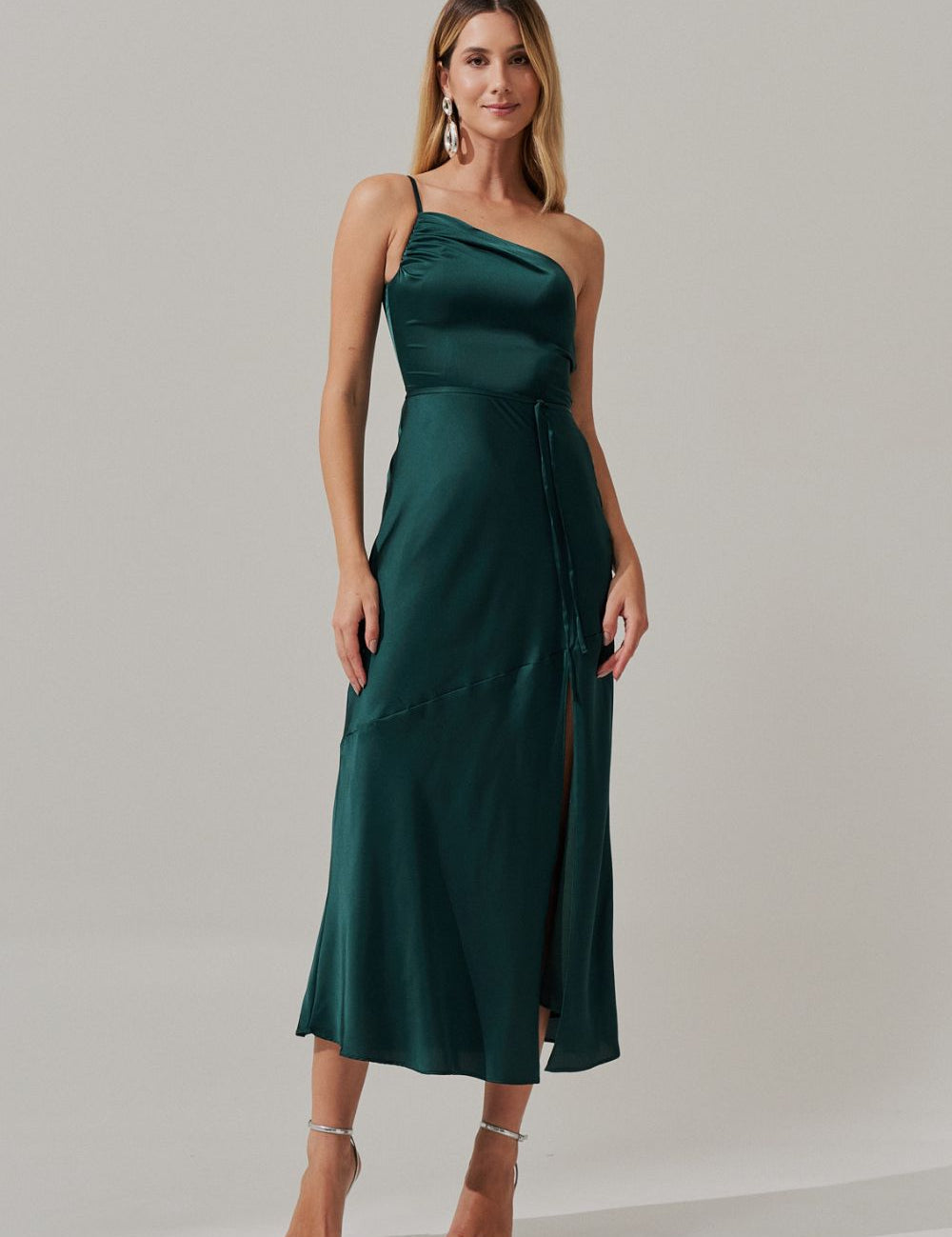 vestido_long_midi_ombro_unico_em_cetim_com_fenda_lateral_jordania_verde_bandeira_2382_1_24589ff864eb7f35053768c973bd9a8e.jpg