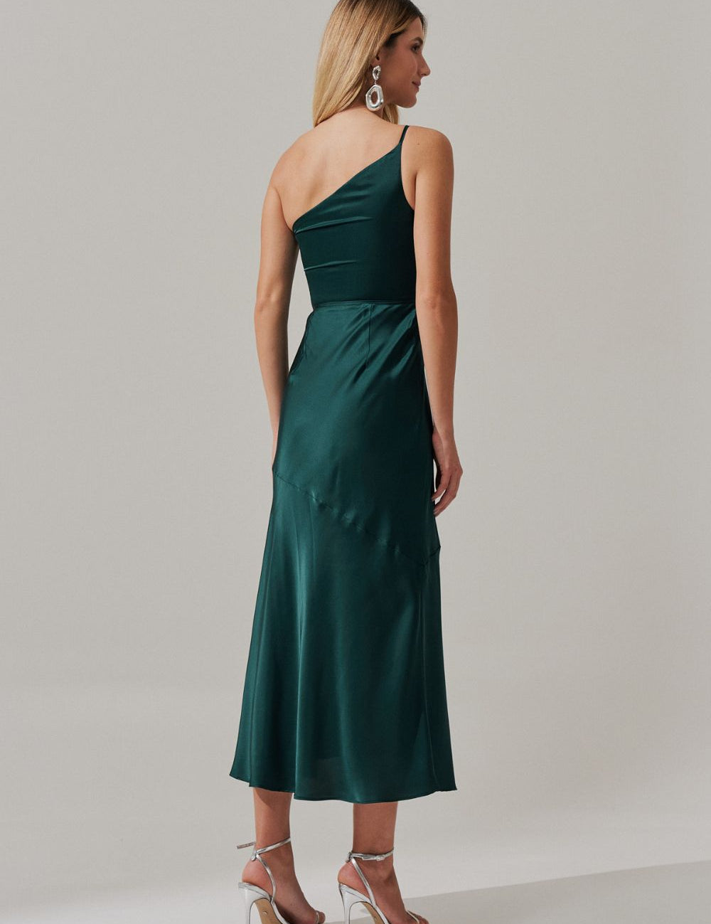 vestido_long_midi_ombro_unico_em_cetim_com_fenda_lateral_jordania_verde_bandeira_2382_2_991050d9f90d04a8c11f90897692f4ff.jpg