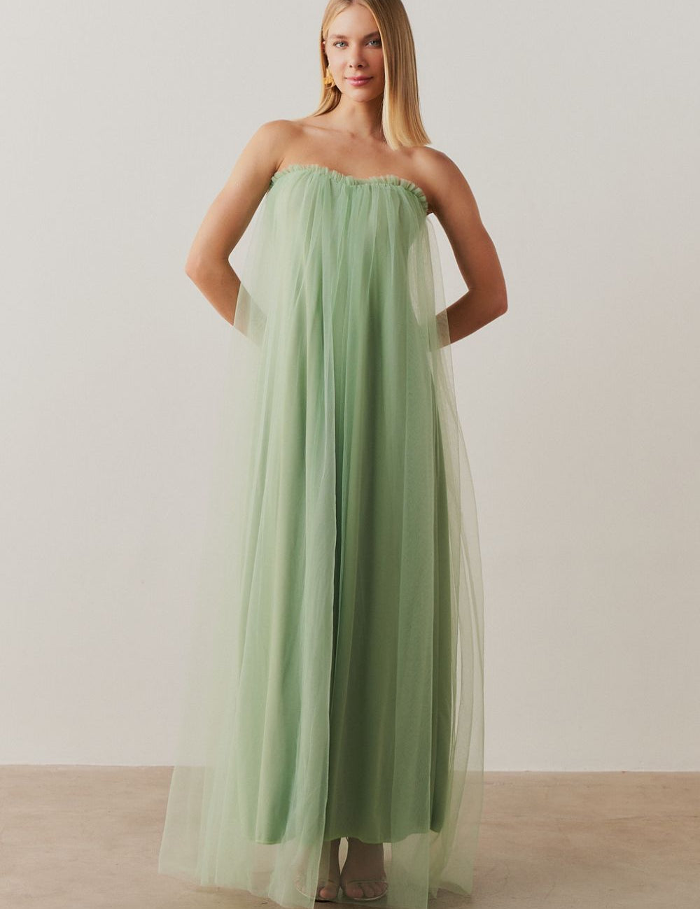 vestido_longo_amplo_com_decote_semi_coracao_e_babados_arabia_menta_2200_1_792424e1c6c2136a11a7d97ef5db5f05.jpg