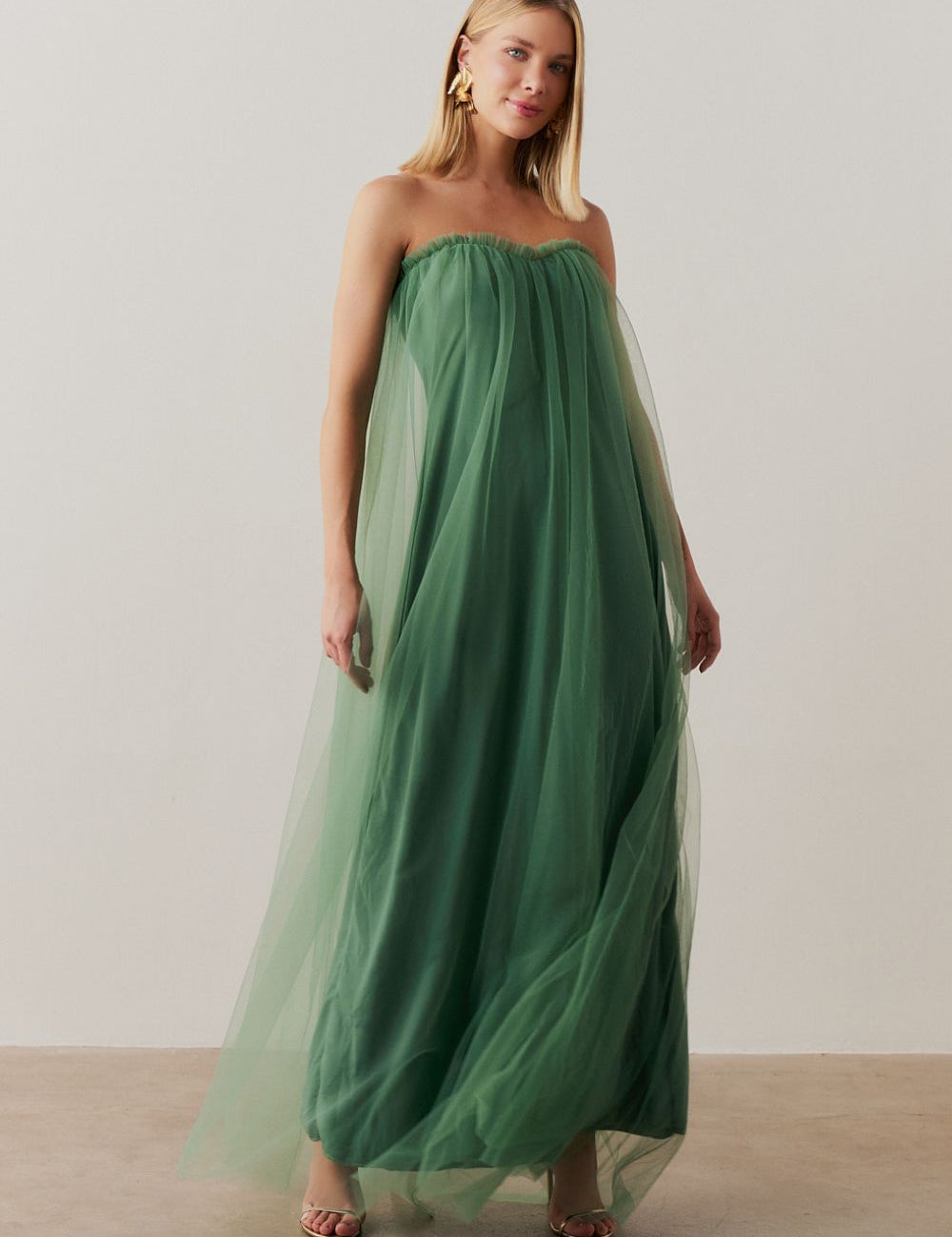 vestido_longo_amplo_com_decote_semi_coracao_e_babados_arabia_verde_2198_1_f517c581b35f007a957116e5b93e32b4.jpg