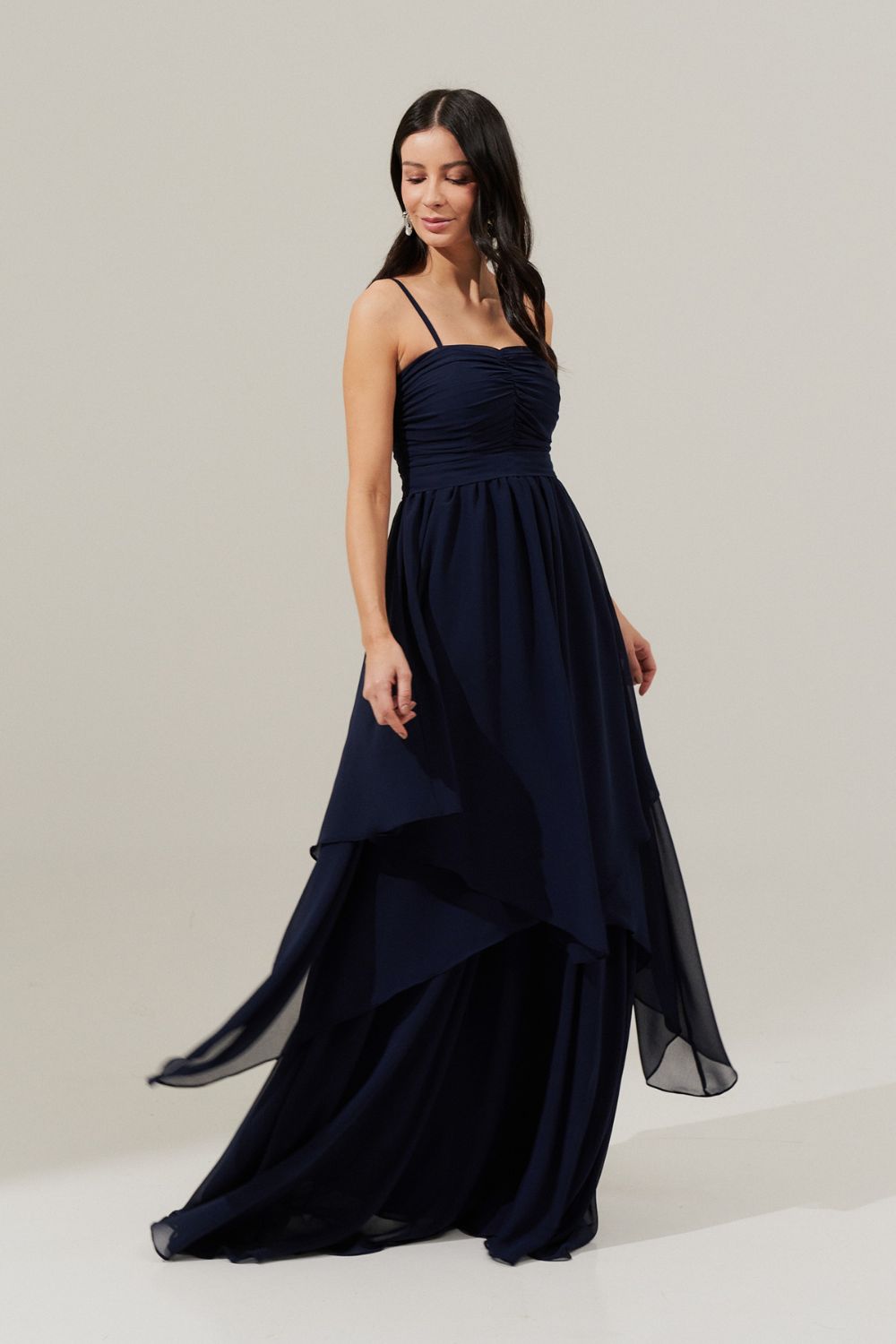 Vestido Longo com Busto Drapeado, Saia com Babados Assimétricos e Alça removível - Noruega Marinho