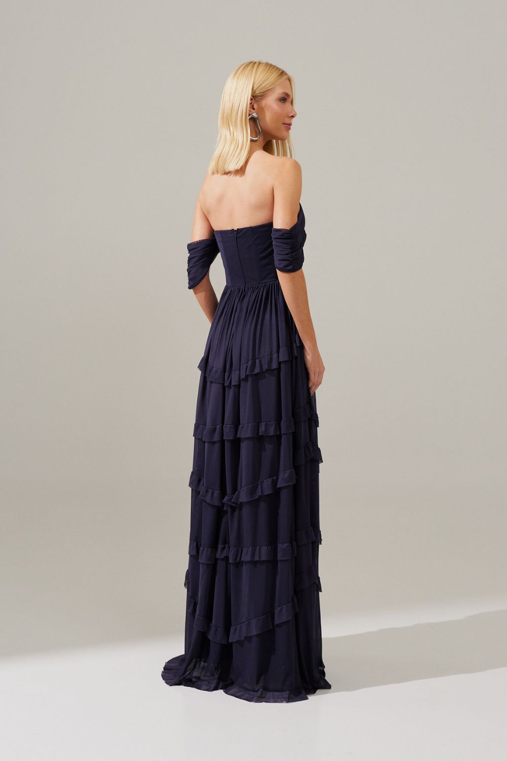 Vestido Longo com Busto Estruturado, Mangas Caídas e Saia com Babados - Bari Azul Marinho