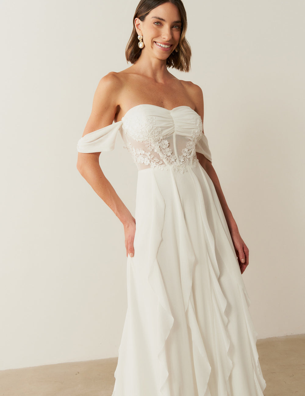 vestido_longo_com_decote_coracao_drapeado_e_detalhes_em_renda_veneza_off_white_1162_2_74aca2d4bb57bf8af392e7a0f712cacd.jpg