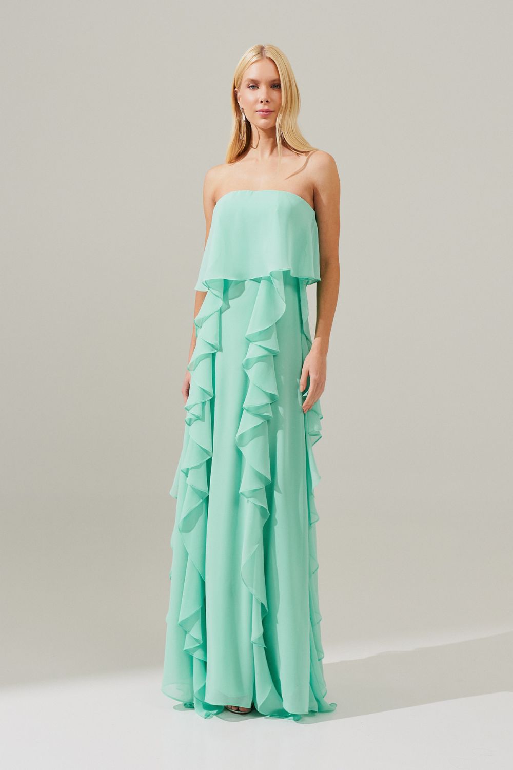 Vestido Longo com Decote Reto, Babados na Saia e Echarpe - Catalunha Tiffany