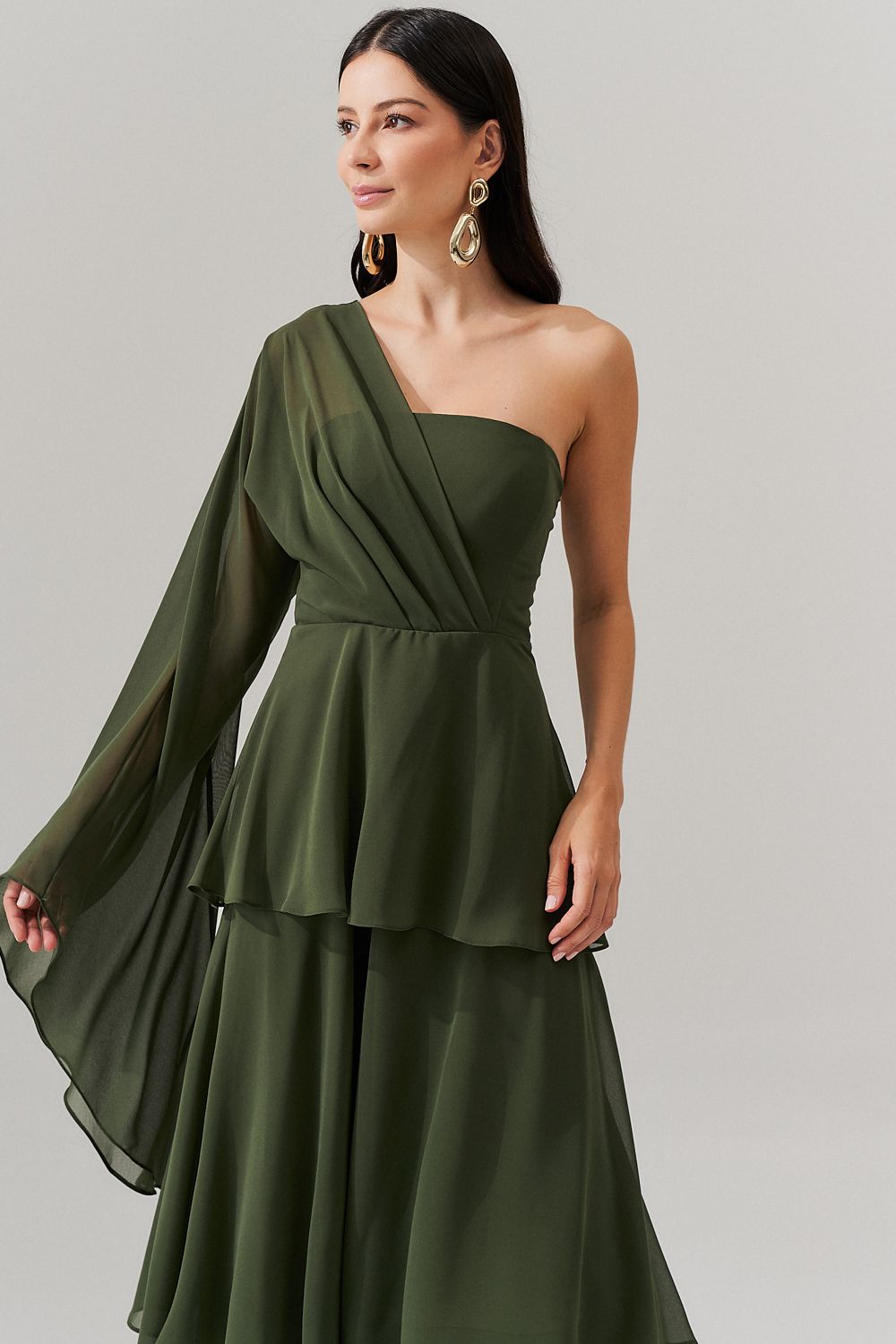 Vestido Longo com Decote Reto, Manga Longa Flare e Saia em Camadas - Austin Oliva