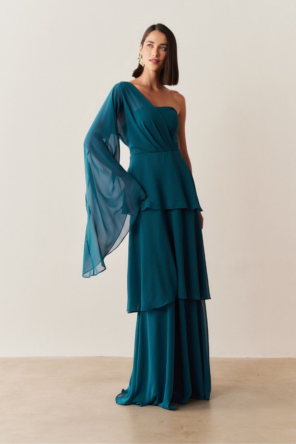 Vestido Longo com Decote Reto, Manga Longa Flare e Saia em Camadas - Austin Verde Petróleo