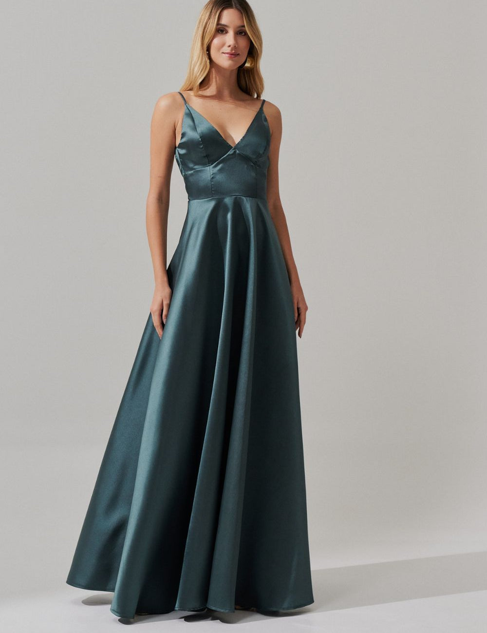 vestido_longo_com_decote_v_e_alca_fina_atlanta_verde_gray_2410_1_77f2515301b401adc75506026a91fd9f.jpg