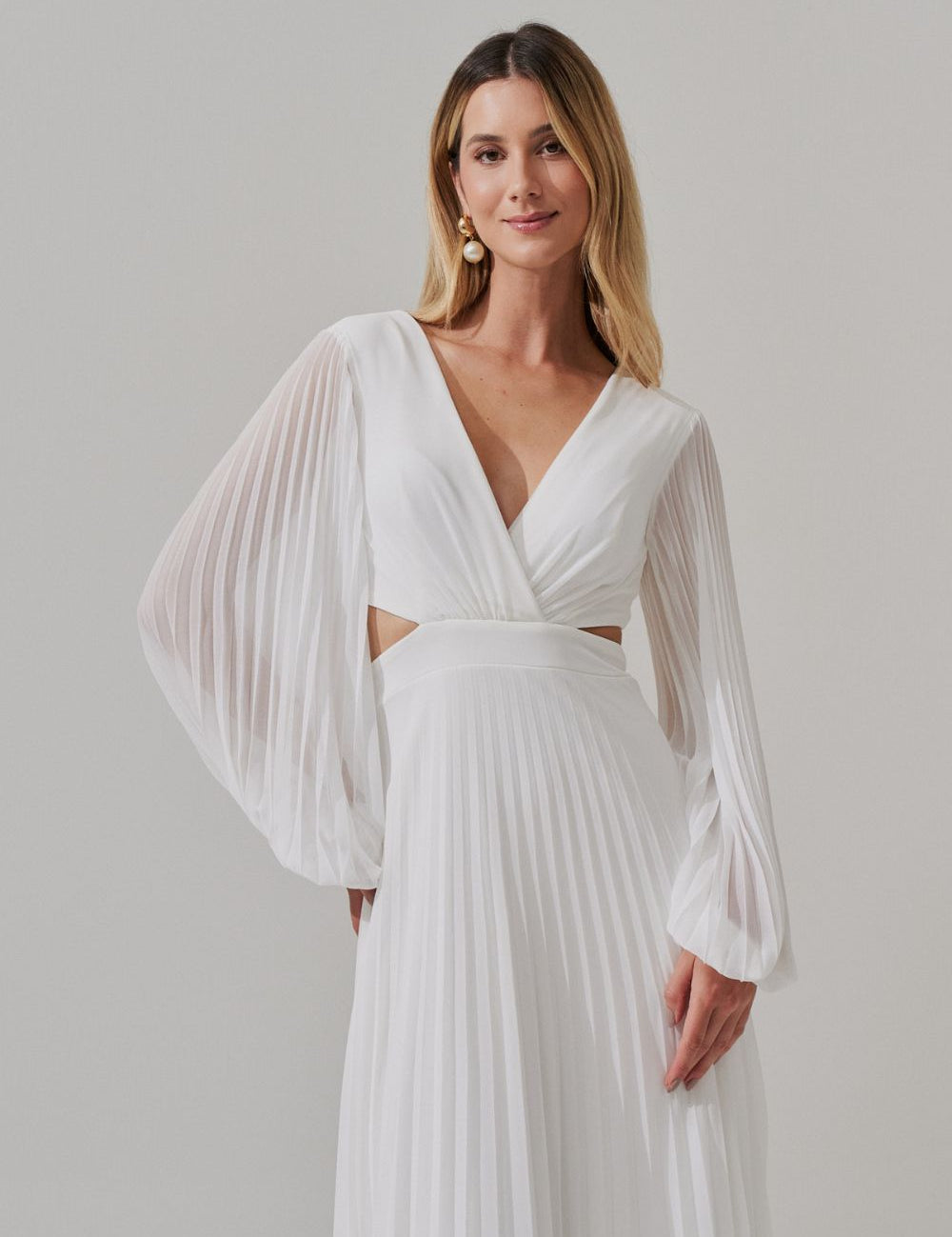 vestido_longo_com_decote_v_manga_longa_e_saia_plissada_bene_off_white_2402_2_7a88a64c44b98d1694fa9c99a52682ec.jpg