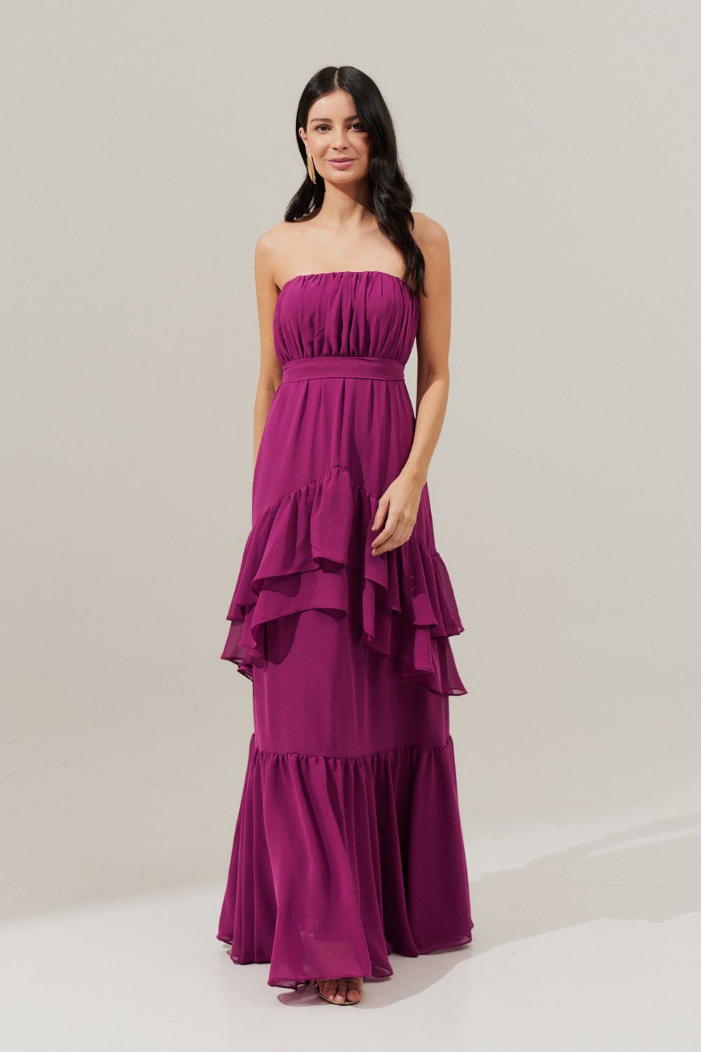 Vestido Longo com Franzidos no Busto, Saia em Babados e Cinto Removível - Salta Fúcsia