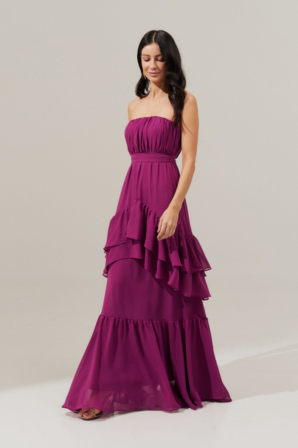 Vestido Longo com Franzidos no Busto, Saia em Babados e Cinto Removível - Salta Fúcsia