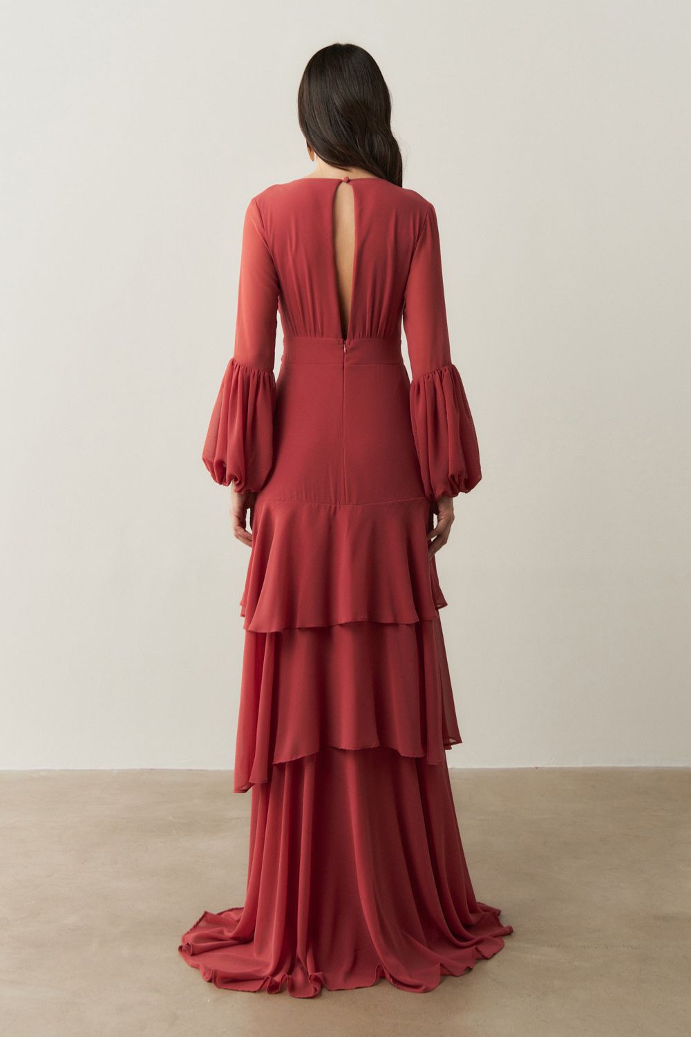 Vestido Longo com Mangas Longas e Saia em Camadas - Lyon Canela