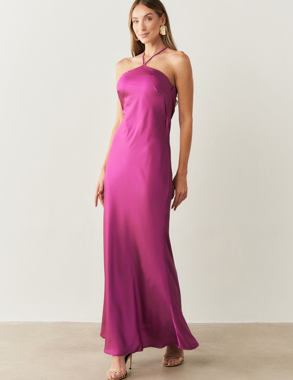 vestido_longo_de_cetim_com_decote_triangular_e_amarracao_nas_costas_capri_fucsia_1374_2_ca7818777547a24f63e510ab57bb5049.jpg