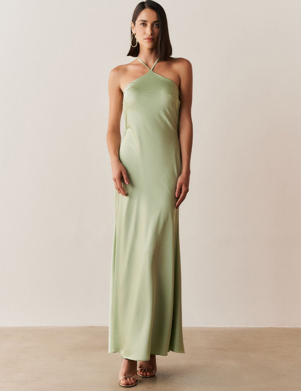 vestido_longo_de_cetim_com_decote_triangular_e_amarracao_nas_costas_capri_menta_1844_1_48e018265a29736b38683d2adc08c24d.jpg