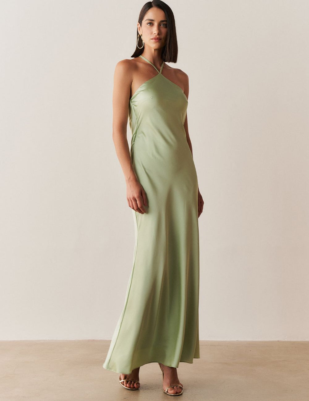 vestido_longo_de_cetim_com_decote_triangular_e_amarracao_nas_costas_capri_menta_1844_2_06145245677208115a772719705b6acf.jpg