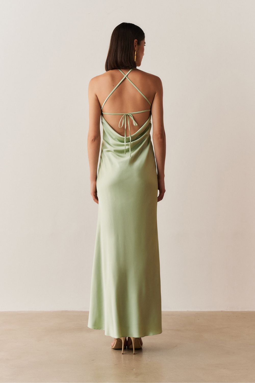 Vestido Long Midi de Cetim com Decote Triangular e Amarração nas Costas - Capri Menta