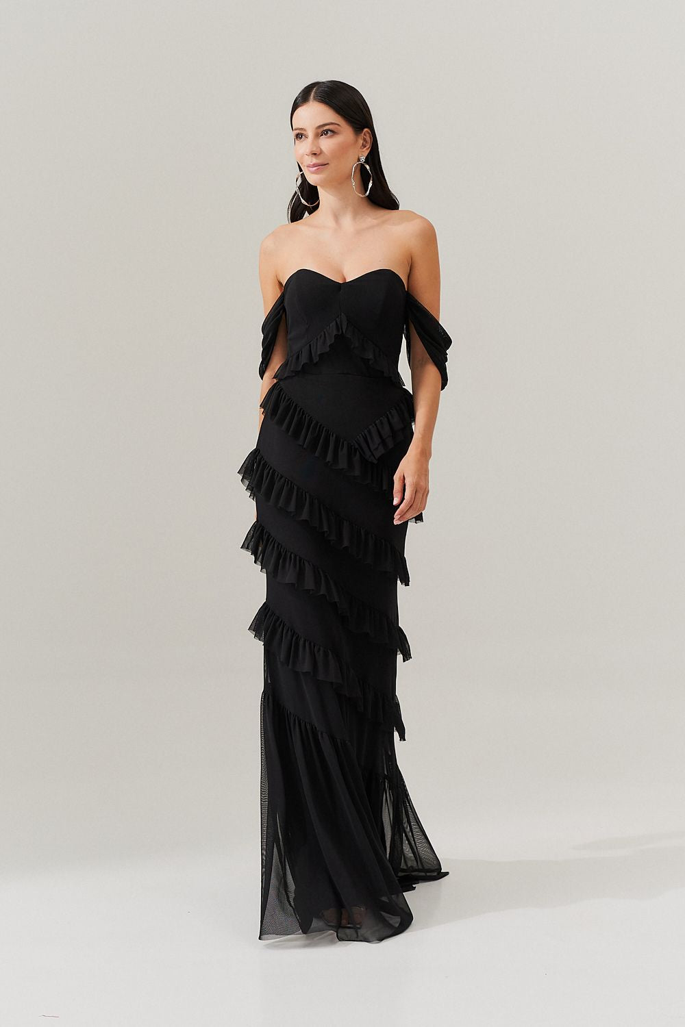 Vestido Longo Decote Coração com Recortes de Babado - Mendoza Preto