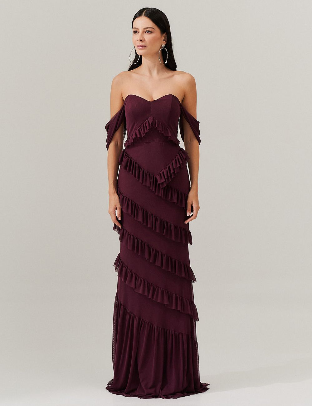 vestido_longo_decote_coracao_com_recortes_de_babado_mendoza_roxo_beringela_2592_2_023f709d5608ce76575941d0125fd940.jpg