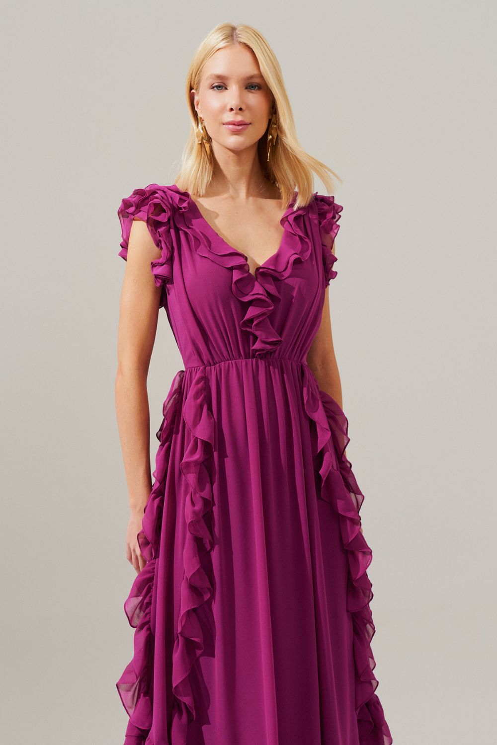 Vestido Longo Decote V com Babados no Decote, Manga e Saia - Bruma Fúcsia