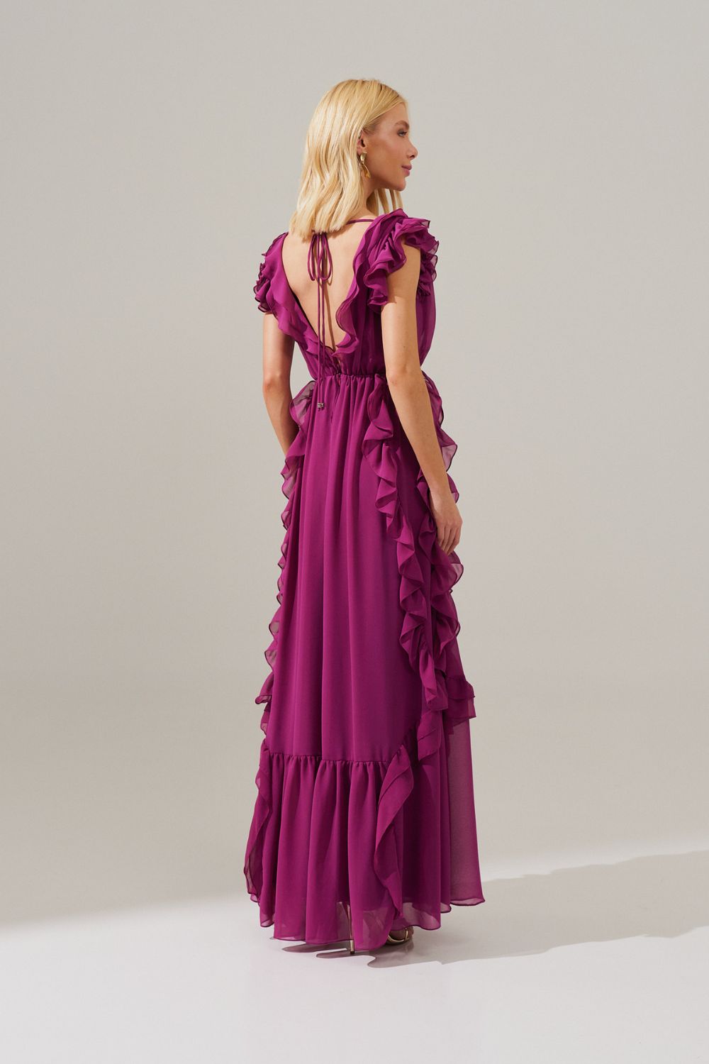 Vestido Longo Decote V com Babados no Decote, Manga e Saia - Bruma Fúcsia