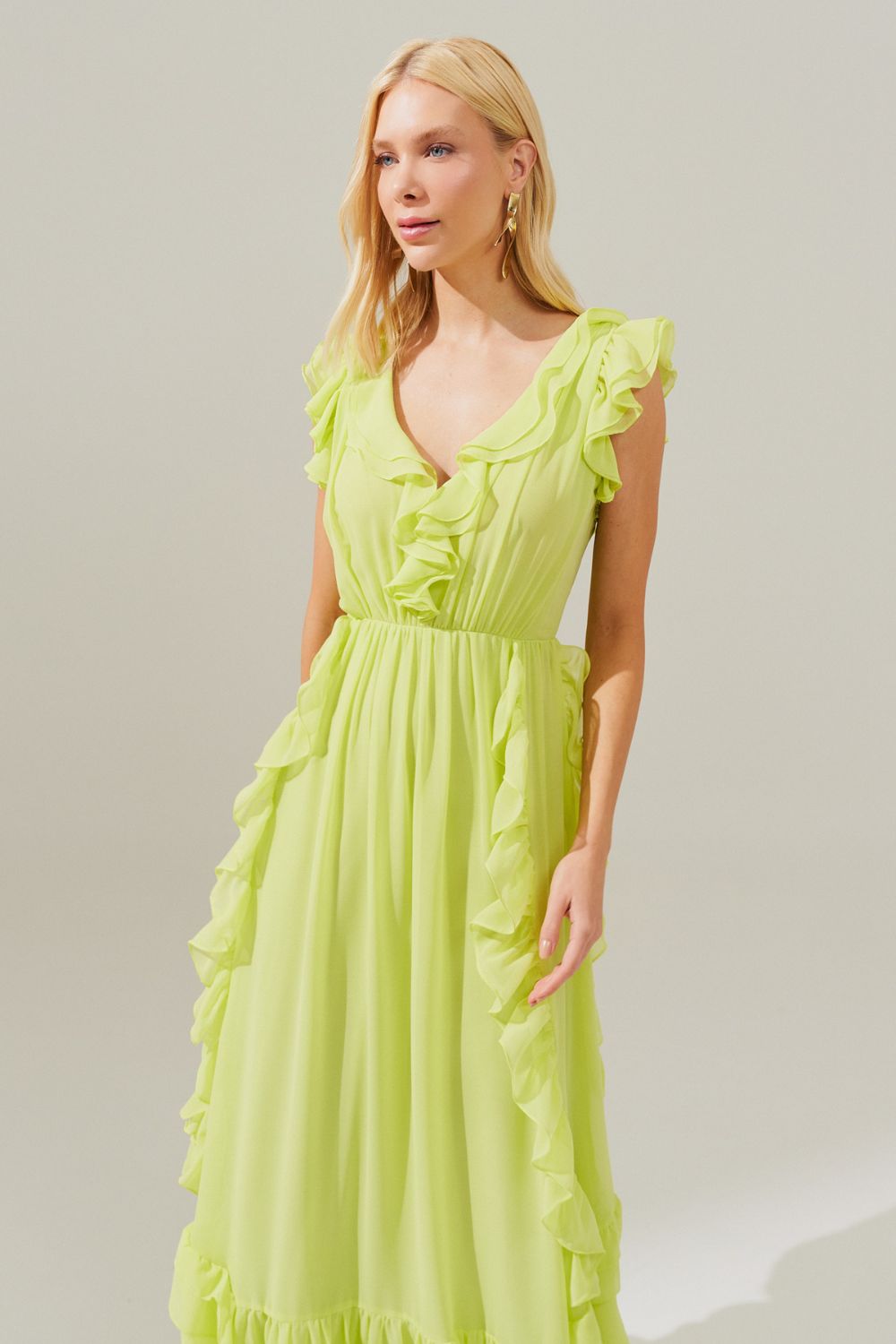 Vestido Longo Decote V com Babados no Decote, Manga e Saia - Bruma Lima