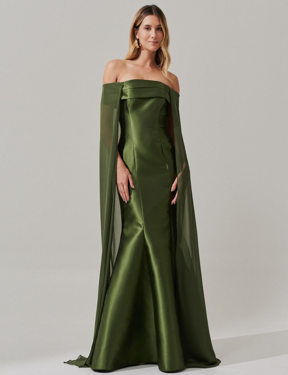 vestido_longo_ombro_a_ombro_shape_sereia_com_capa_islandia_oliva_2518_2_1a604c624d32bedc87310f1c33d89147.jpg