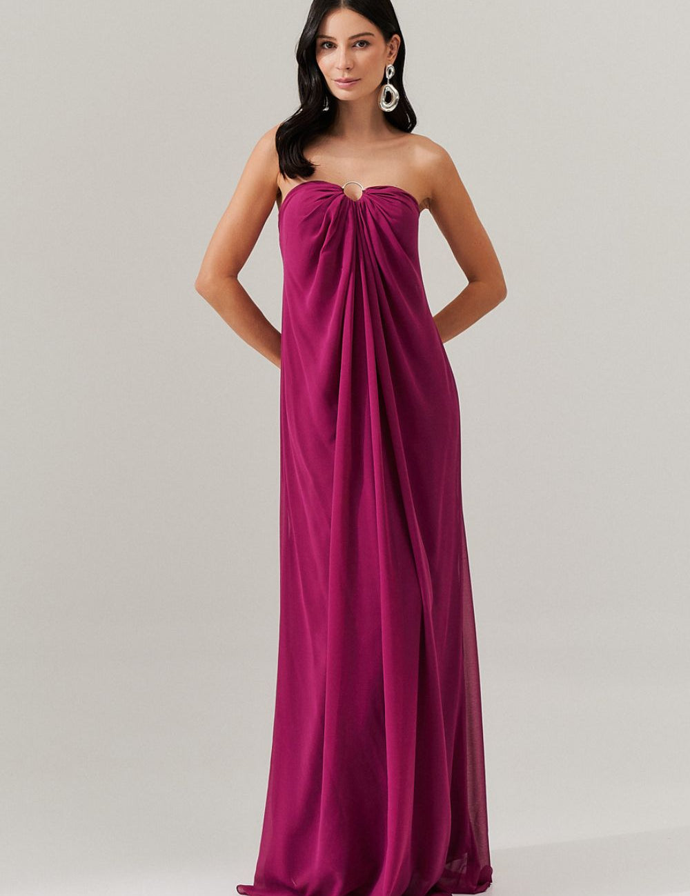 vestido_longo_sem_alca_com_argola_e_franzidos_no_decote_munique_fucsia_2336_1_c859b5ba1951e108af91628d5cf65e19.jpg