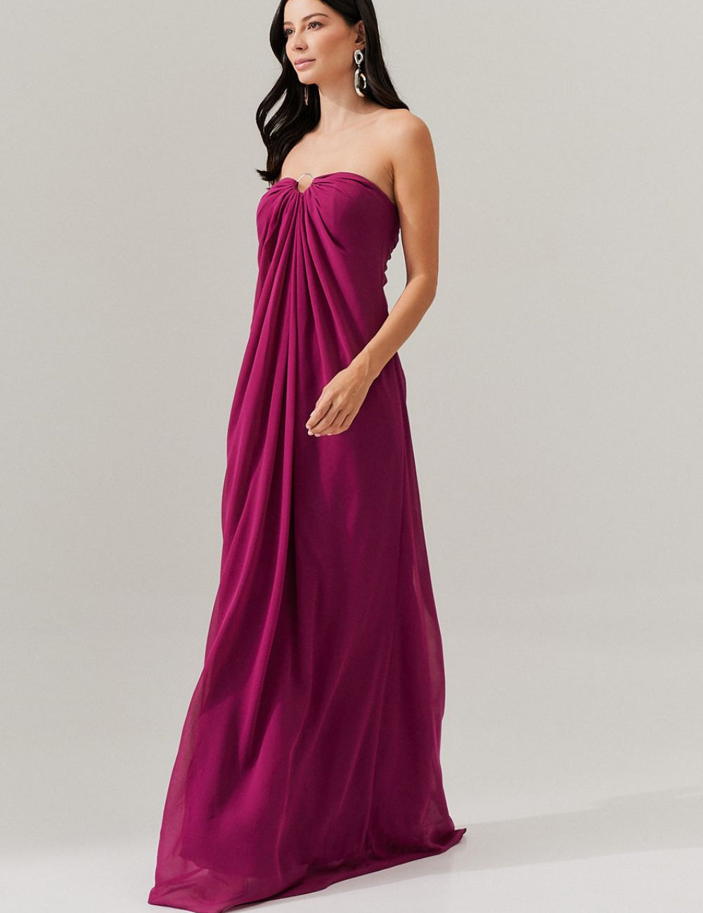 vestido_longo_sem_alca_com_argola_e_franzidos_no_decote_munique_fucsia_2336_2_8c724c369a93ee5831a756ad4a3096c8.jpg