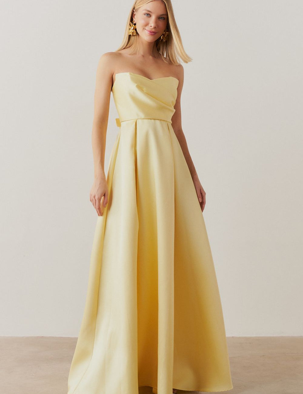 vestido_longo_sem_alca_pregas_na_saia_e_busto_santorini_amarelo_2150_1_41140c2b4555e26d9b3e1f4e564b816d.jpg