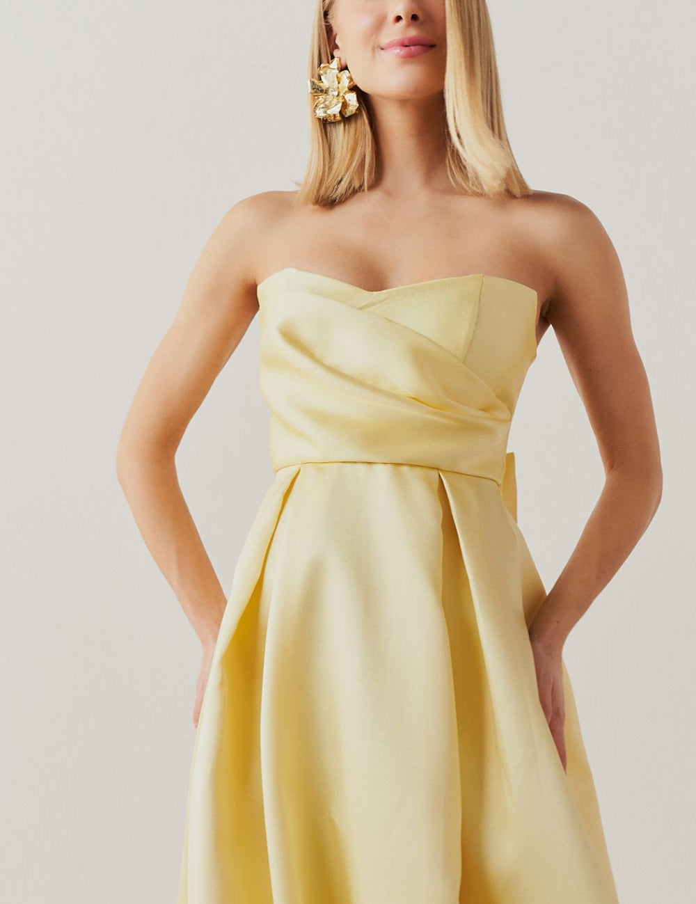 vestido_longo_sem_alca_pregas_na_saia_e_busto_santorini_amarelo_2150_2_287a3a8b16172be1785a7b3204a1e098.jpg
