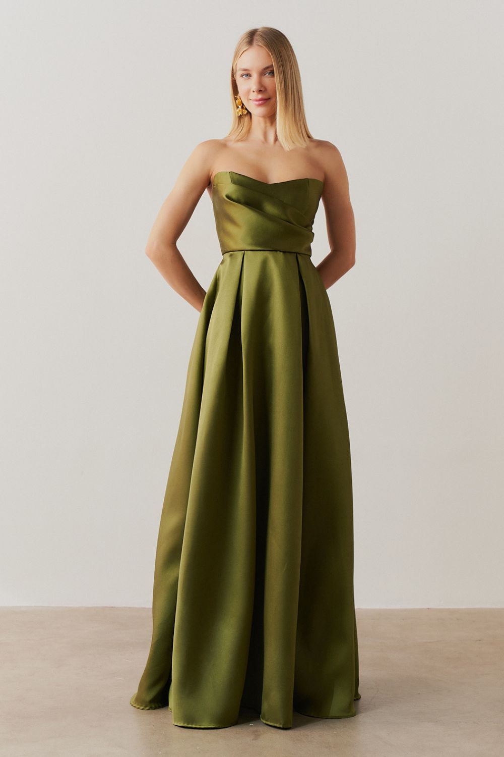 Vestido Longo Sem Alça, Pregas na Saia e Busto - Santorini Oliva