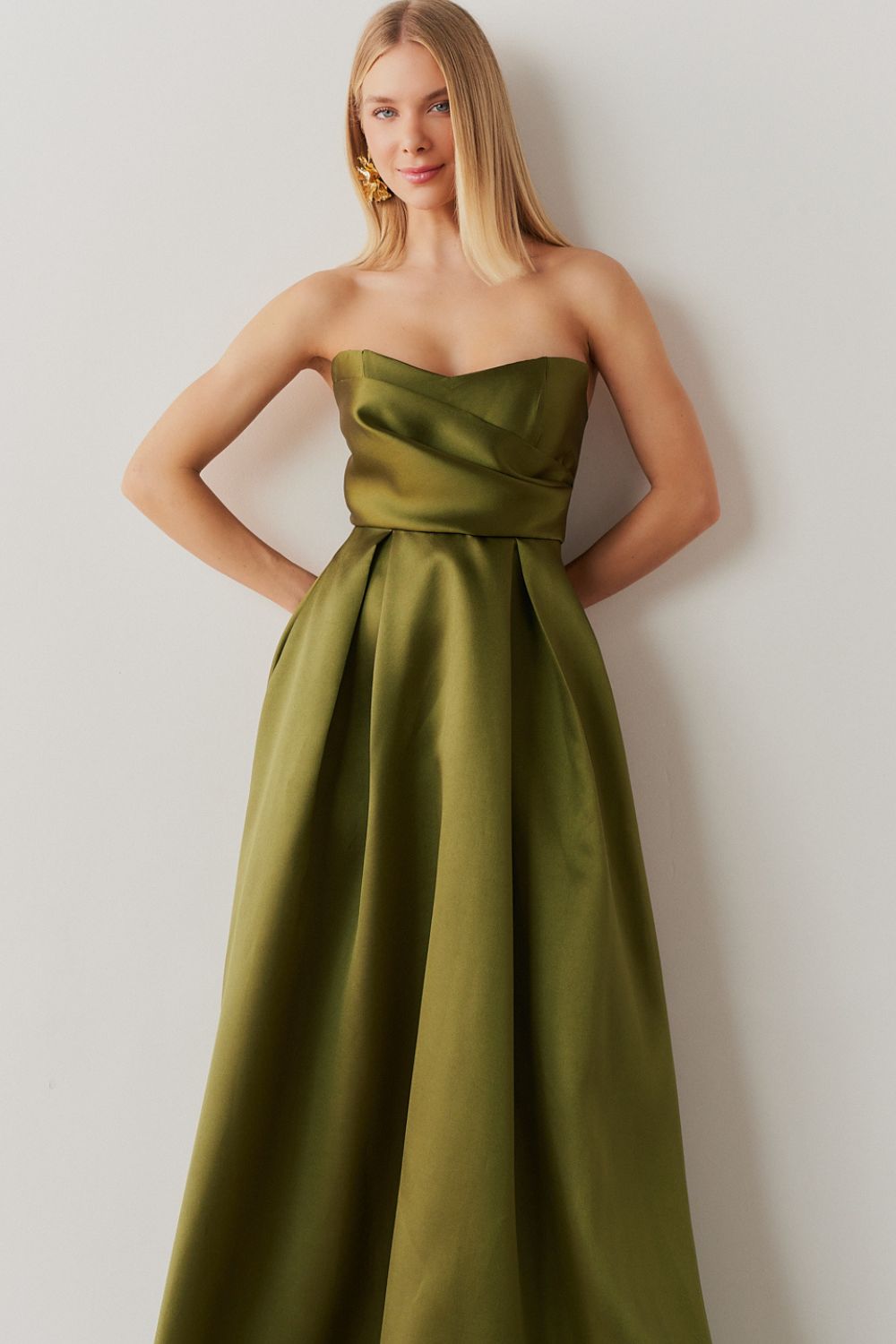 Vestido Longo Sem Alça, Pregas na Saia e Busto - Santorini Oliva