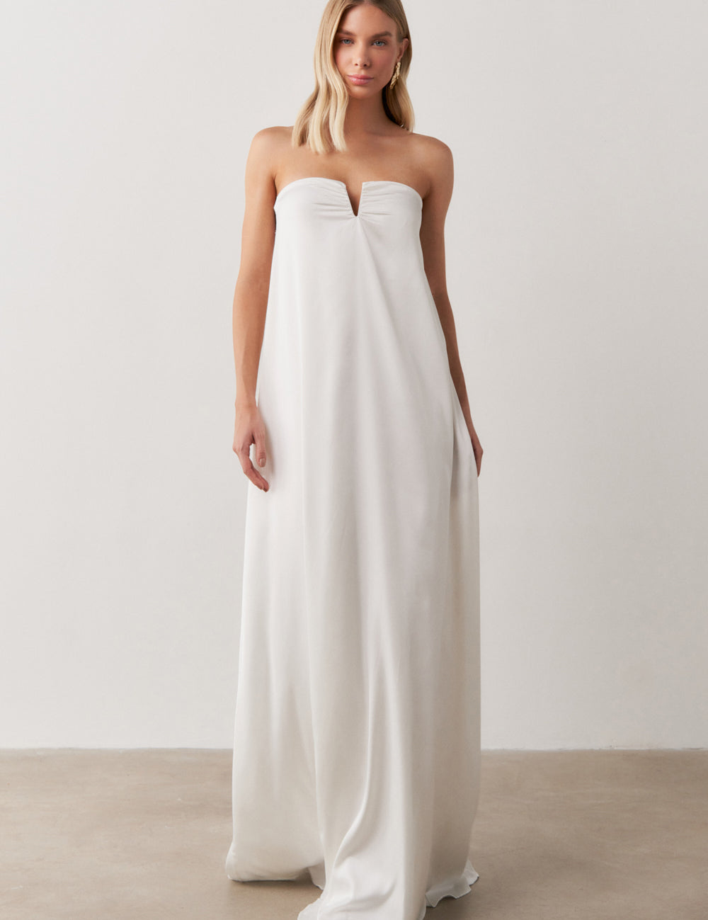 vestido_longo_sem_alcas_com_decote_em_v_sao_paulo_offwhite_1172_1_27b1db95d0b1b2ce8f1439801316cff4.jpg