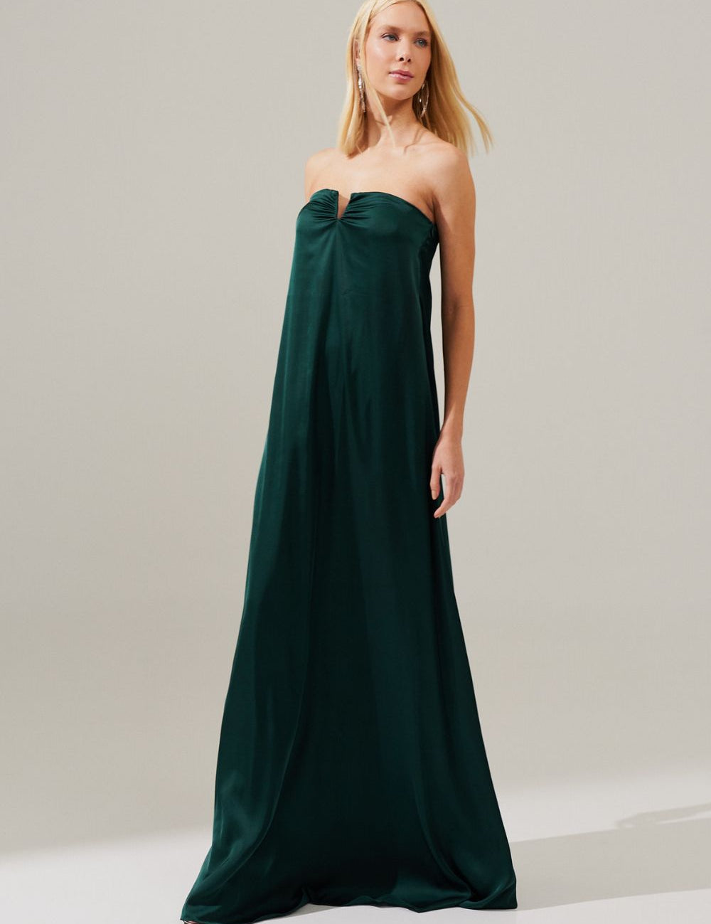 vestido_longo_sem_alcas_com_decote_em_v_sao_paulo_verde_bandeira_escuro_2562_1_e6aad40449266d5a5dc65c7cb4910715.jpg