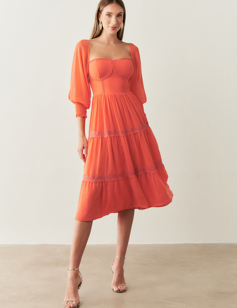 vestido_midi_com_detalhe_em_renda_guipir_aiko_coral_1322_2_a5b7e60c15389f2bb5cdbef5db363283.jpg