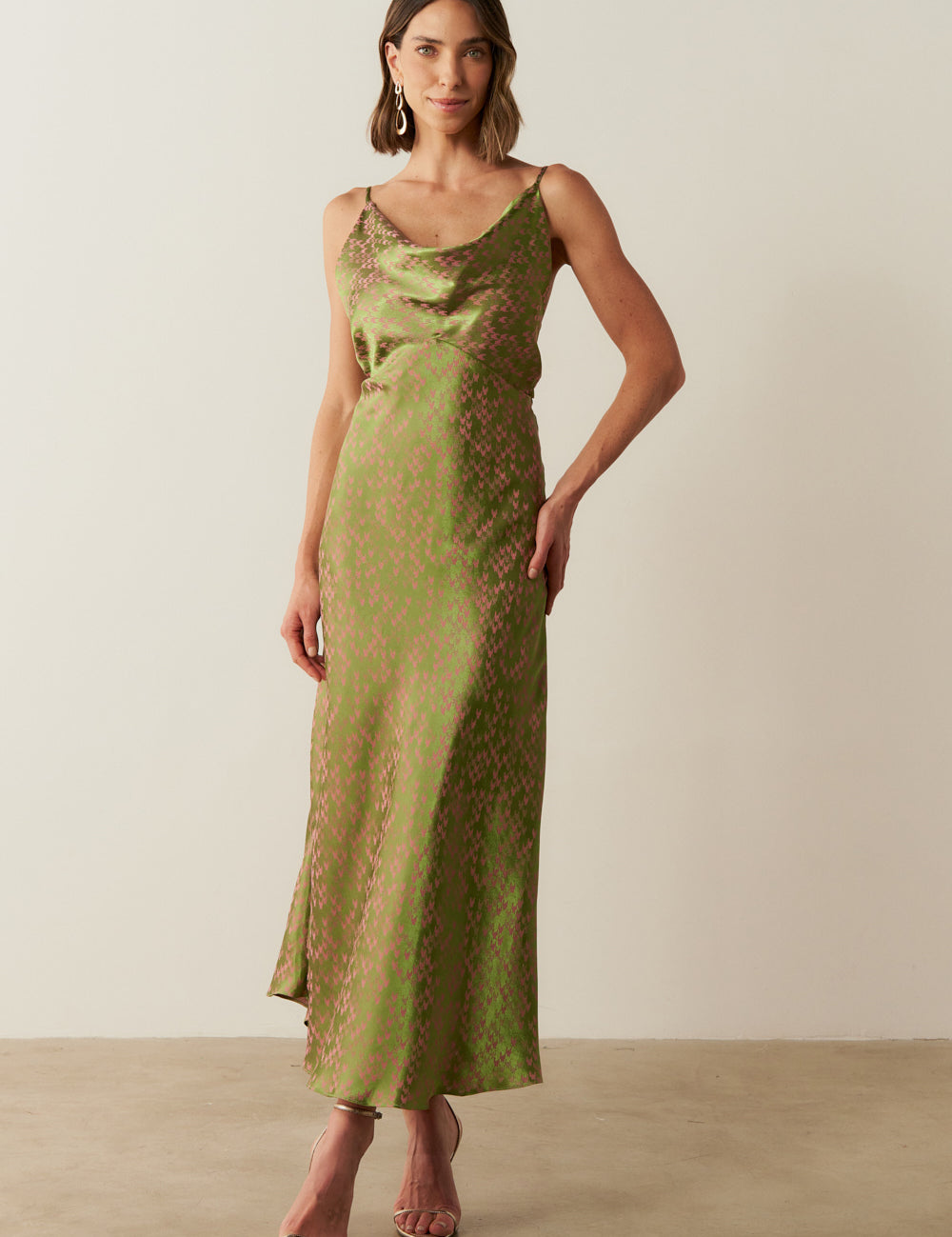 vestido_midi_estampado_com_decote_degage_e_alcas_finas_turquia_verde_1032_1_aafb98647e50c7ad2a5406dfb6534863.jpg