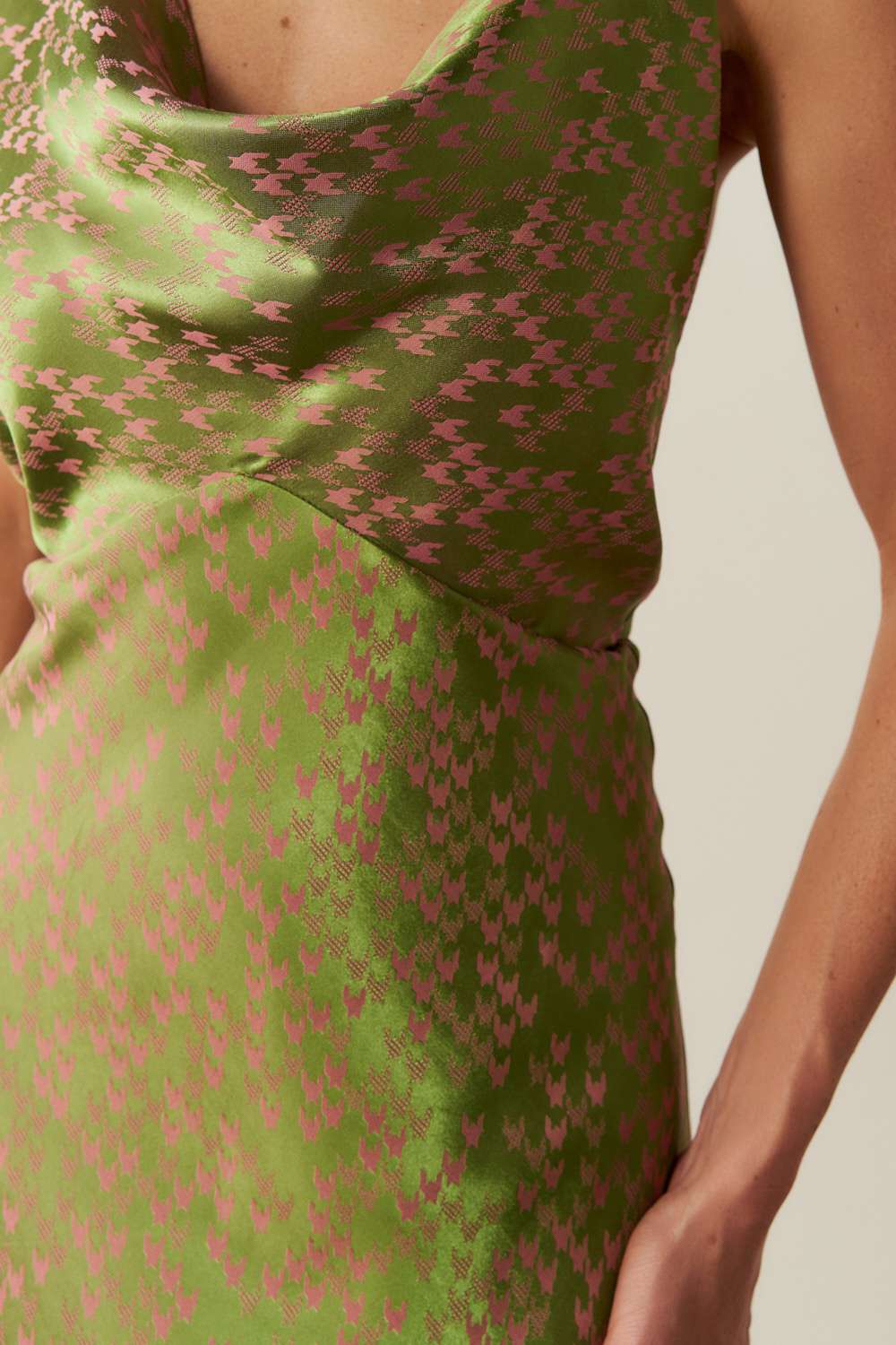 Vestido Long Midi Estampado com Decote Degagê e Alças Finas - Turquia Verde